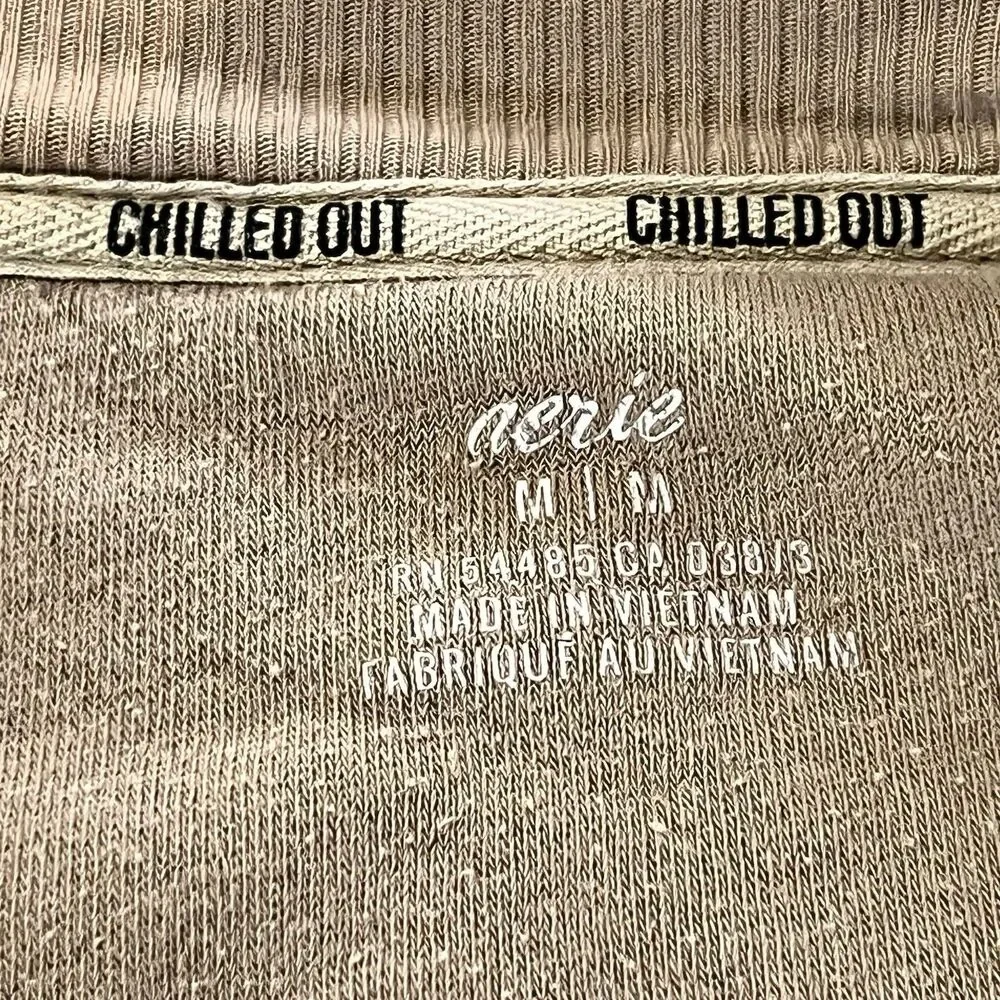 Aerie Tan Knit Crew Neck Pullover Sweatshirt Women’s Size M Side Slit